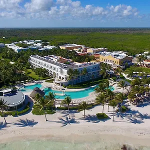 Dreams & ***** Tulum Pueblo